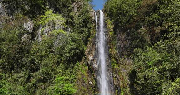 深山秘境溪流瀑布自然探索航拍风景