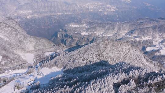 4k航拍恩施雪山雾凇峡谷风光