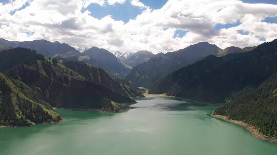 航拍中国新疆天山天池自然风景