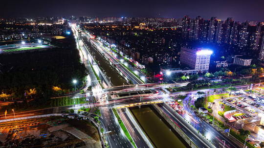 夜晚城市车轨延时