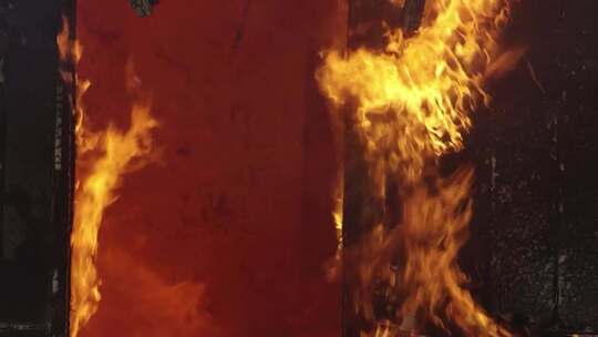 房屋着火火灾灾难燃烧灰烬消防救援视频素材模板下载
