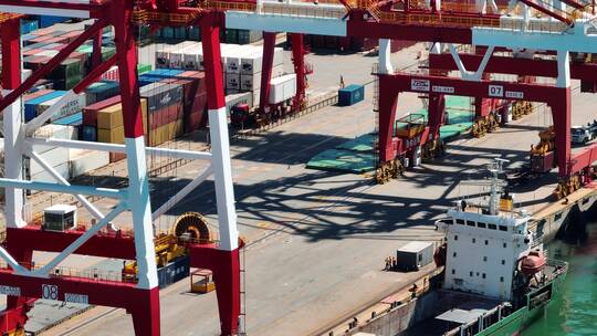 威海港口集装箱码头运输
