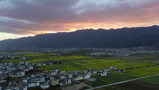 大理苍山洱海霞光土地