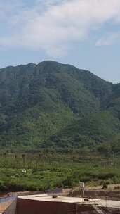 竖版航拍旅途火车高铁旅游窗外风景