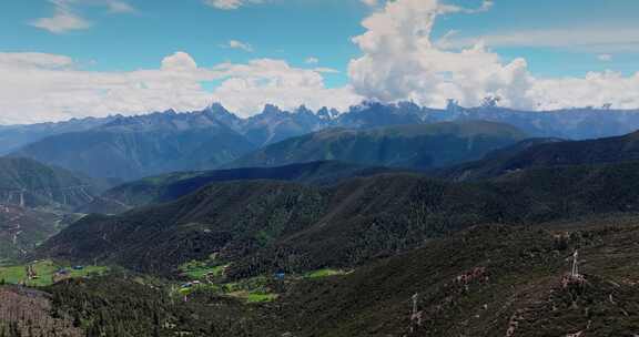 西藏芒康红拉山垭口达美拥雪山航拍