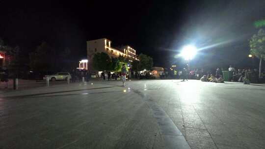 西藏察瓦龙藏民歌舞