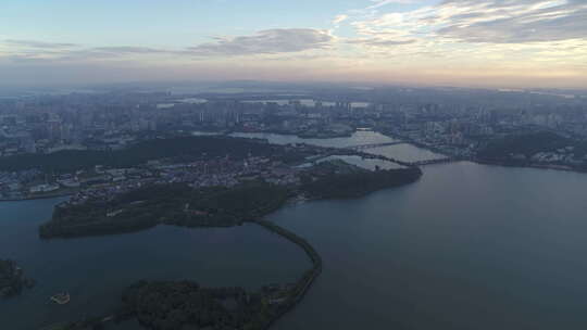航拍武汉东湖绿道傍晚天空城市