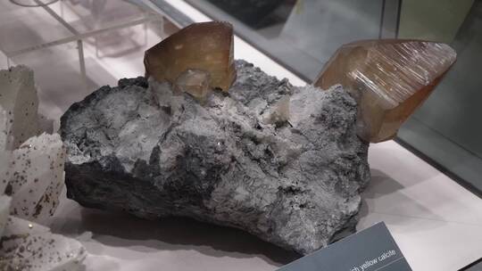各种玉石矿石石材石料陈列展览