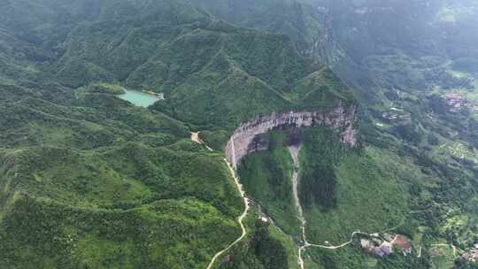 航拍美丽中国喀斯特地貌高山、森林、瀑布