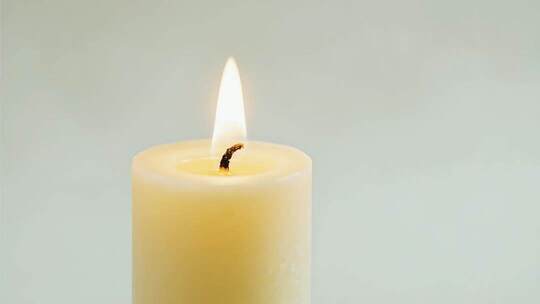 燃烧的蜡烛特写