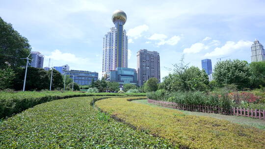 武汉江岸区汉口江滩蓝天白云风景