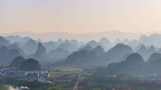 桂林喀斯特地貌群山