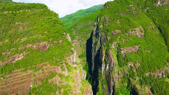 云南省大理漾濞苍山西镇苍山之门航拍