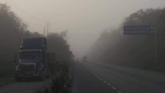 墨西哥墨西哥城道路汽车地拍