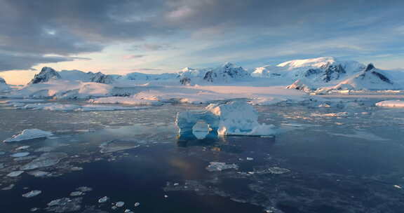 南极洲鸟瞰清晨日出景观