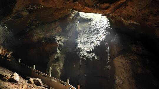 杭州西湖玉皇山紫来洞，溶洞