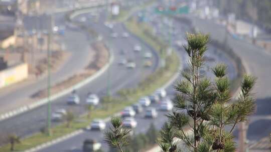 高速公路上车辆经过的长镜头