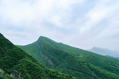 嵩山背面大山青山阴天延时