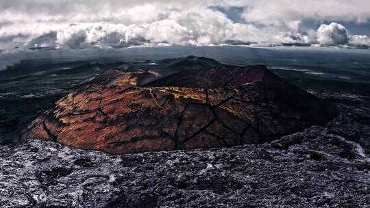 火山口景观特写