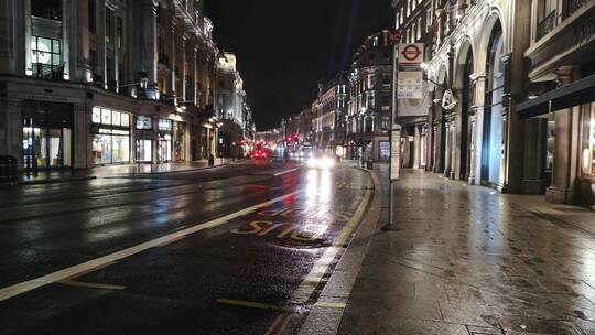 雨夜街道的交通视频素材模板下载
