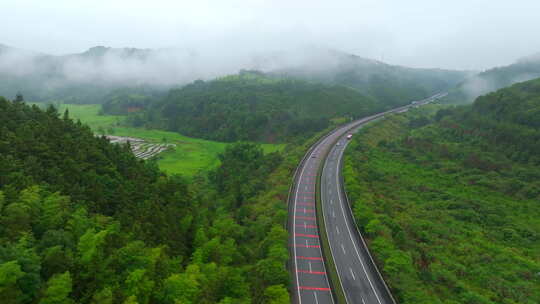 群山 高速公路 航拍