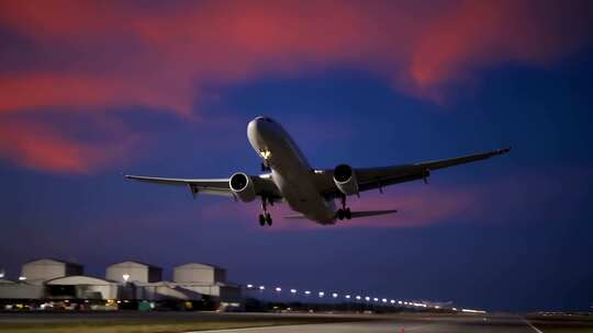 机场飞机起飞天空景象