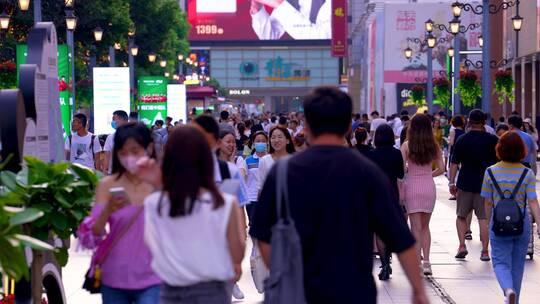 4K 成都春熙路太古里人流空镜3