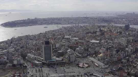 伊斯坦布尔博斯普鲁斯塔克西姆广场和清真寺建筑鸟瞰图视频素材模板下载