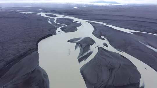 从上方俯瞰冰川河分支，冰岛冰川河床和冰槽