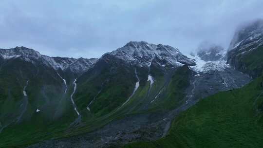 航拍四川甘孜海螺沟景区扇子山雪山风光