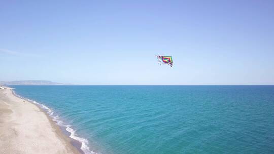 海上放飞的风筝
