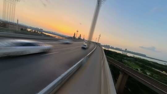 在南京长江大桥桥上穿梭飞行第一视角