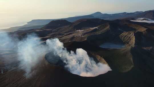 埃别科火山北千岛火山火山灰云喷发的鸟瞰图