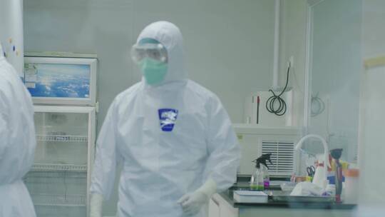 防疫人员检测核酸核酸化验疾控化验检测设备