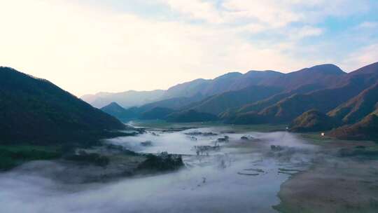 4k航拍湖北神农架大九湖景区晨雾