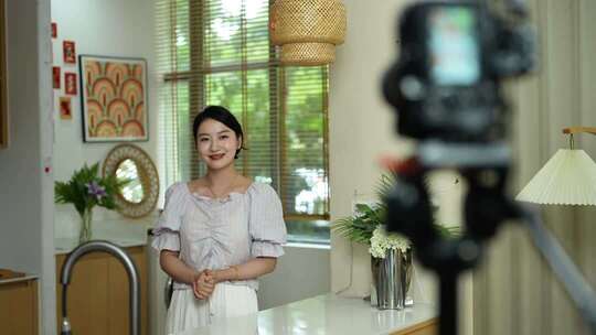 短视频拍摄现场演员口播背稿子