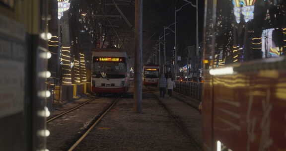 长春54路文旅公交专线乘车点夜景