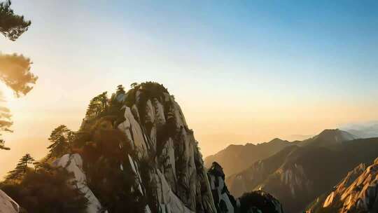 华山云雾缭绕的山峰美景壮丽山河云海风光