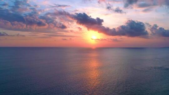 大海海浪沙滩海岸线