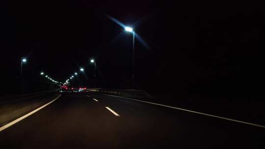 行驶 道路 第一视角 夜景 车辆