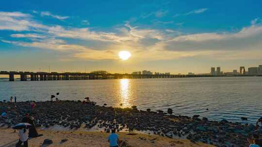 深圳欢乐港湾日落时刻和夜景摩天轮