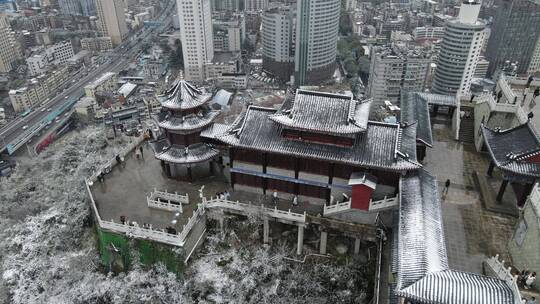 贵阳冬季下雪城市东山山体公园东山寺航拍