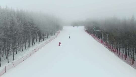 高山雪场雪道滑雪