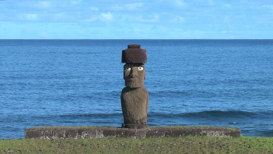 复活节海岛边的搞怪雕像