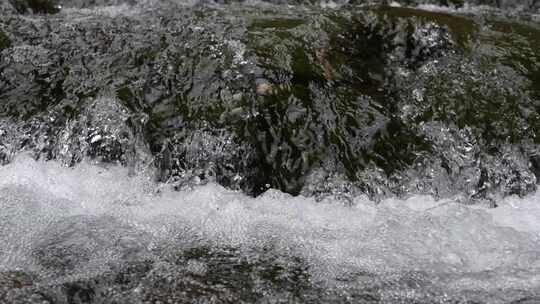 峡谷河流清澈溪水缓慢流淌