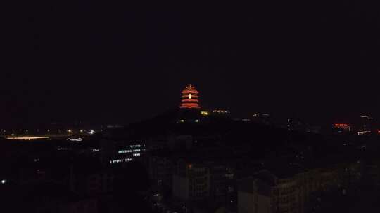 夜色中灯火通明的古建筑夜景