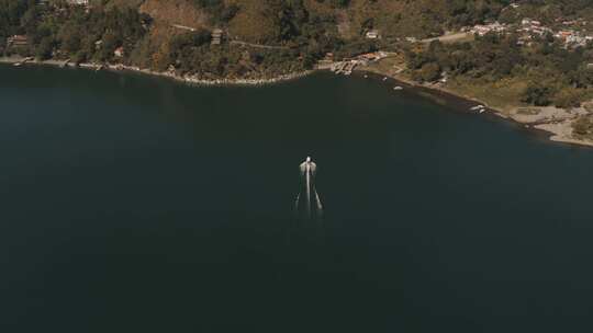 阿蒂特兰湖，海岸，船，山