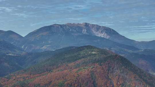 航拍秋天森林大山