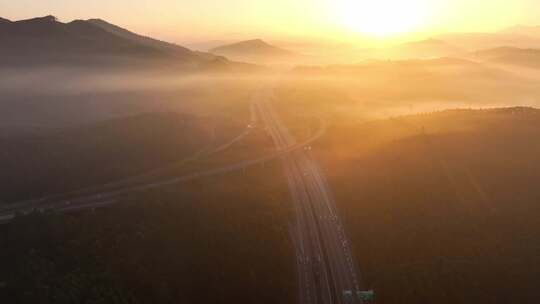 高速公路日出云海航拍