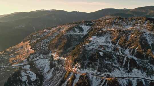 航拍云南香格里拉雪山公路